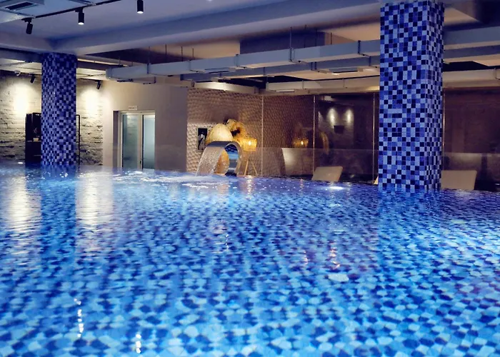 Grand Europa Affiliated By Melia Hotel Velipoje